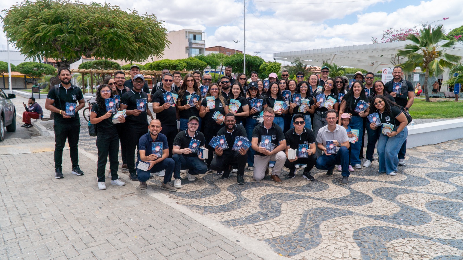 Voluntários distribuem 2 mil livros e mil revistas infantis em Caldas do Jorro, na Bahia