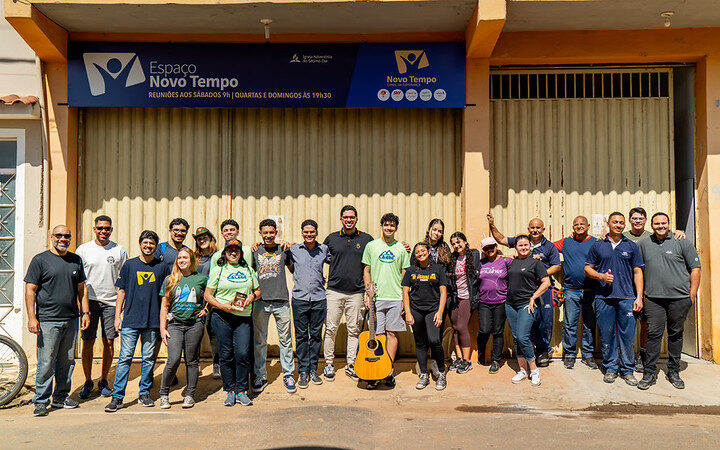Estudantes e voluntários do Rio passam cinco dias reformando igreja em Lagoa Dourada (MG)