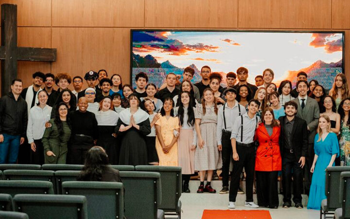 Professoras de SP e MG levam acolhimento às famílias dos alunos, além da sala de aula