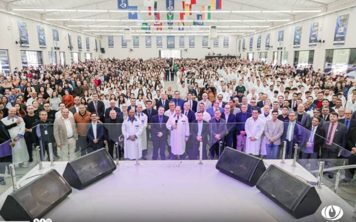 Assembleia de Deus em Joinville (SC) batiza 334 pessoas em um único culto