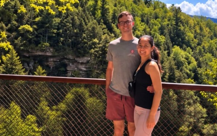 Raio atinge casal em trilha nos EUA, ela reanima o namorado duas vezes e os dois se casam