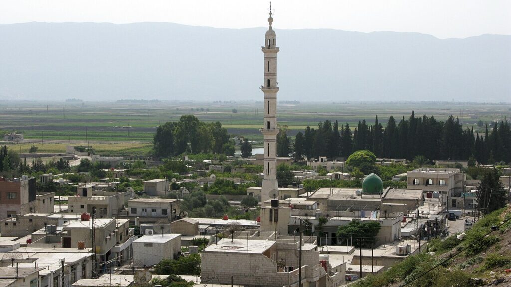 Qalaat al-Madiq, na planície do Ghab, vizinha da vila cristã de Al-Suqaylabiyah