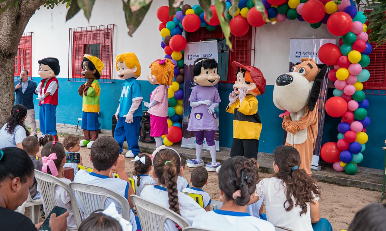 Apadrinhamento leva revistas infantis a cerca de 100 alunos em São João da Barra (RJ)