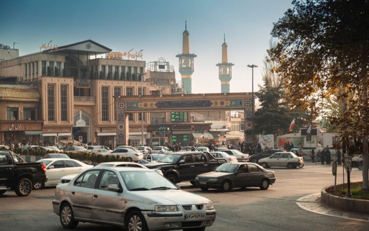 Encontros online da SAT-7 reúnem cristãos iranianos isolados para estudar a Bíblia e orar