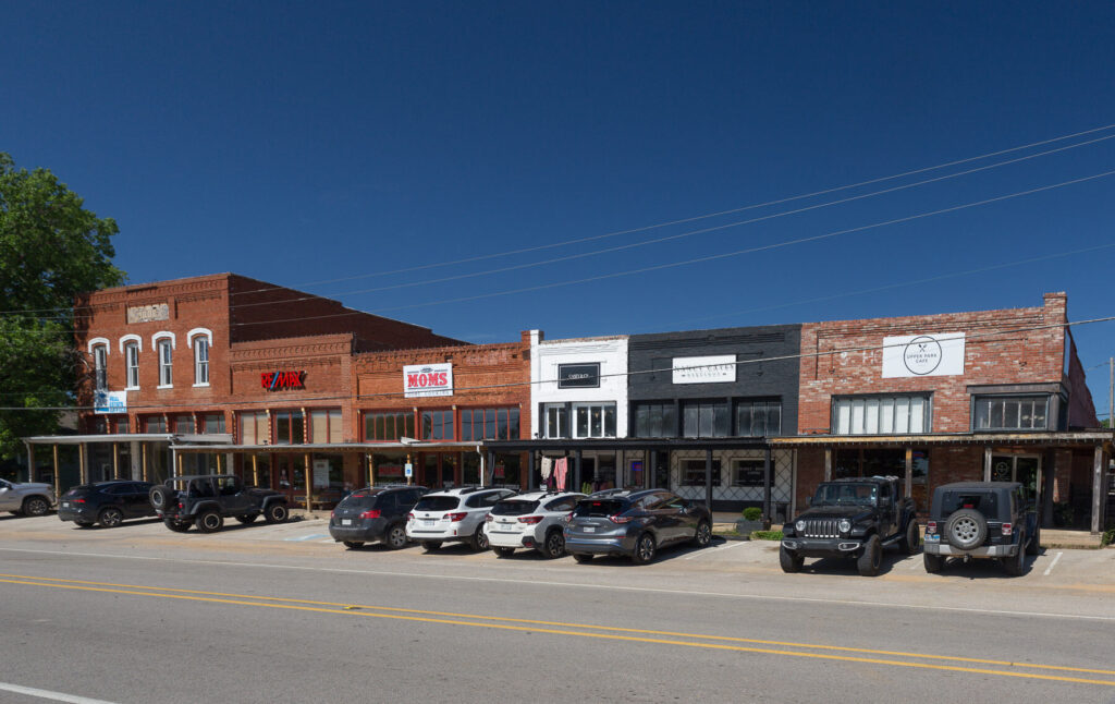 Centro de Aubrey, cidade do norte do Texas onde Marilyn Hampton trabalhou por 39 anos