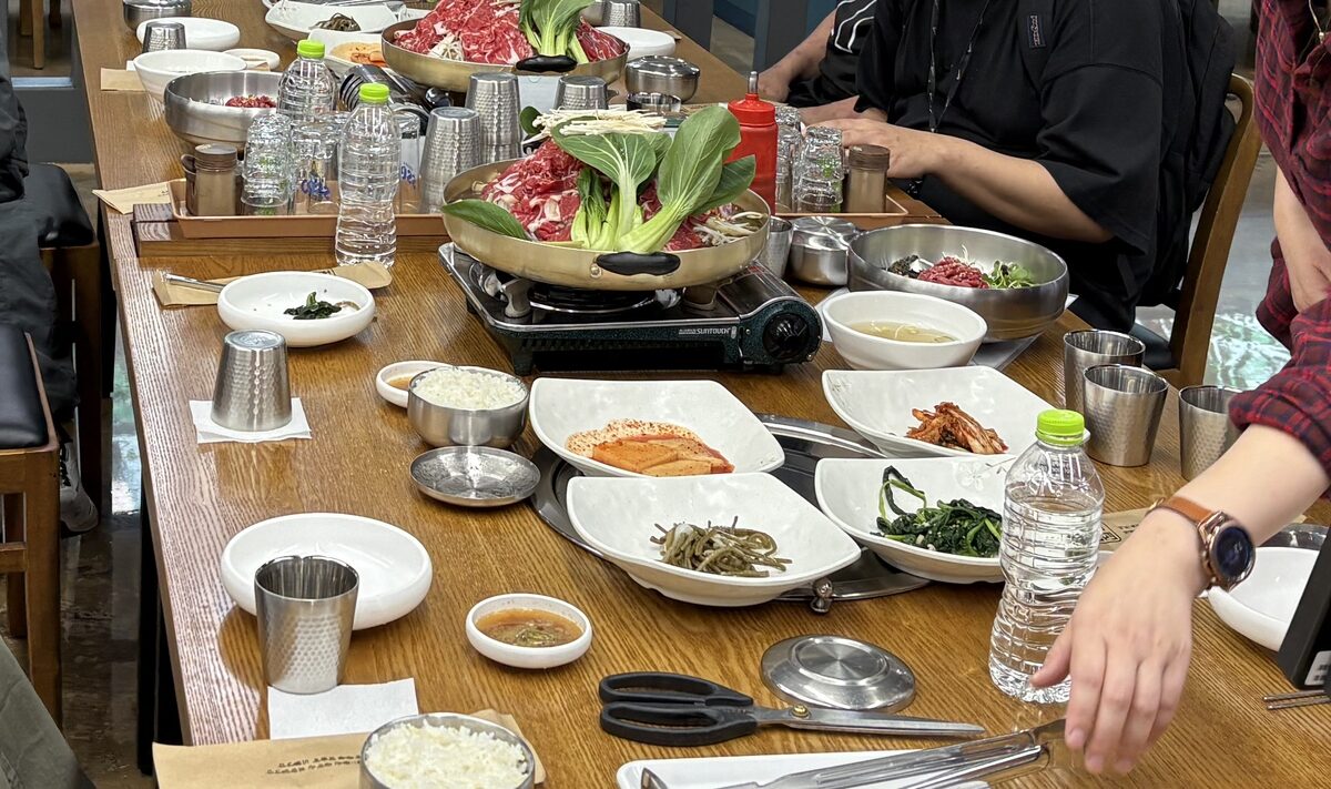 Cliente anônimo paga em silêncio o almoço de 27 pessoas com deficiência na Coreia do Sul