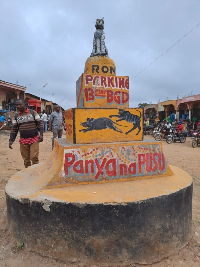 Rotatória no centro de Bunia, capital da província de Ituri, no leste do Congo
