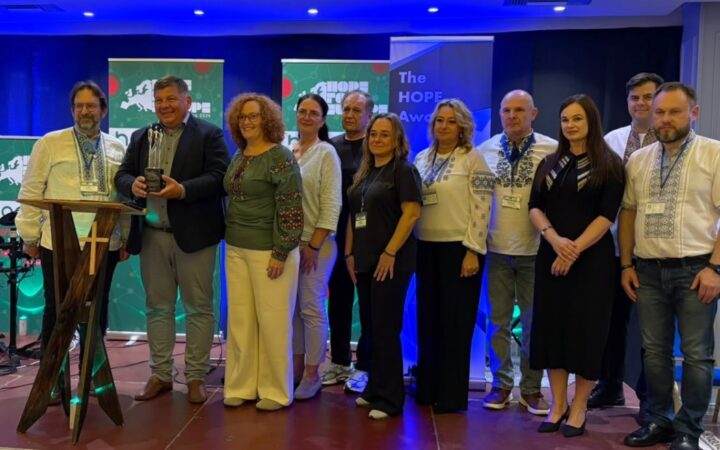 Igrejas evangélicas da Ucrânia recebem prêmio da Aliança Evangélica Europeia