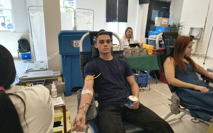 Igreja na Ilha do Governador, no Rio, coleta 41 bolsas de sangue em parceria com o Hemorio